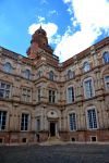 L'Hotel d'Assezat è uno degli edifici storici più importanti del centro di Tolosa (Toulouse). Oggi ospita il museo della collezione privata della Fondazione Bemberg.

 ...