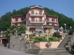 Hotel Rocca Pendice a Teolo, Veneto - © BKP - CC BY-SA 3.0, Wikipedia