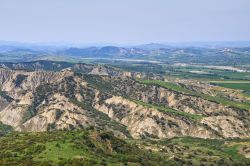 I calanchi nei dintorni di Tursi, Basilicata. Rappresentano una sorta di miracolo della natura. In questa zona si trova la più vasta area di calanchi della regione che rende il territorio ...