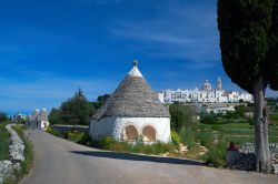 I caratteristici Trulli alla periferia di Locorotondo in Puglia