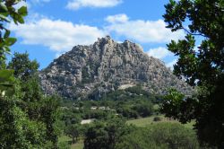 I paesaggi della Gallura sono dominati dal monte Limbara, vicino a Tempio Pausania