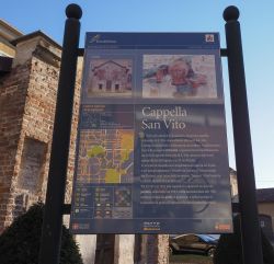 I pannelli informativi del centro di Grugliasco: siamo alla Cappella di San VIto - © Claudio Divizia / Shutterstock.com