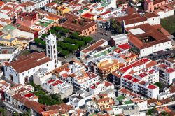 La Iglesia de Santa Ana e le case del centro storico di Garachico a Tenerife, Isole Canarie