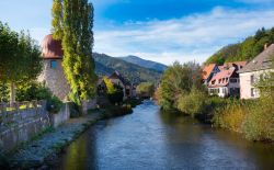 Il borgo alsaziano di Thann in Francia: fa parte del circuito "le più belle deviazioni di Francia".
