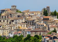 Il borgo antico di Altomonte in Calabria, massiccio ...