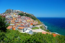 Il borgo colorato di Castelsardo sulla costa nord della Sardegna - © MNStudio / Shutterstock.com