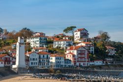 Il borgo costiero di Saint-Jean-de-Luz, in Aquitania, Francia occidentale.