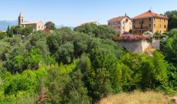 Il borgo di Figari si trova nel sud della Corsica