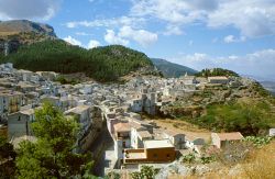 Il borgo di Gratteri sulle Madonie in Sicilia  - © Carlo Columba -  CC BY-SA 2.5 it, Wikipedia