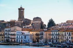 Il borgo di Marta sul Lago di Bolsena nel Lazio. Si trova sul versante meridionale del lago, non lontano da Capodimonte