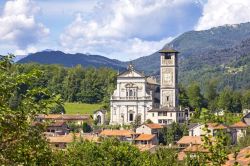 Il borgo di Miasino e la Chiesa di San Rocco, Piemonte