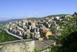 Il borgo di Monterosso almo in Sicilia, Provincia di Ragusa - © Catarella - Wikipedia