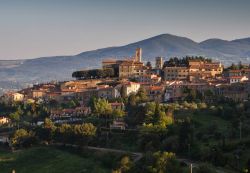 Il borgo di Montescudaio, Provincia di Pisa in Toscana. Questa località è famosa per la sua Festa del Vino che si svolge in autunno