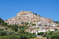 Il borgo di Rocca Imperiale conta circa 3.306 abitanti e si trova in provincia di Cosenza (Calabria), al confine con la Basilicata. 