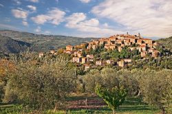 Il borgo di Seggiano, provincia di Grosseto, sulle pendici del Monte Amiata in Toscana