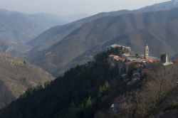Il borgo di Triora abbarbicato sui colli in provincia di Imperia (Liguria).



