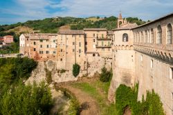 Il borgo di Urbania, e in primo piano il Palazzo Ducale