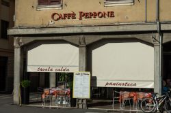 Il Caffè Peppone nel centro di Brescello in Emilia - © Karl Allen Lugmayer / Shutterstock.com