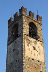 Il campanile-torre della chiesa di Santa Maria Assunta di Rovato, 16° secolo