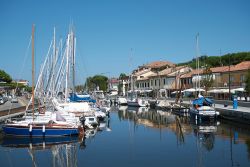 Il Canale di Cervia che segna il confine con Milano Marittima, riviera Romagnola - © simona flamigni / Shutterstock.com