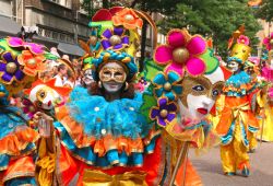 Il carnevale estivo di Rotterdam, lo Zomercarnaval, si svolge nel culmine dell'estate - © jan kranendonk / Shutterstock.com