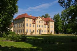 Il castello dell'isola Mirow nel Mueritz National Park, Meclemburgo-Pomerania, Germania. Il parco, fondato nel 1990, si estende su una superficie di 318 km quadrati. 
