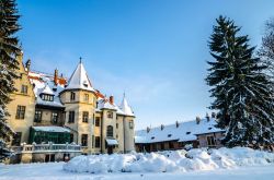 Il castello di Donji Miholjac in inverno, Slavonia, Croazia. E' una delle più antiche costruzioni nobiliari di questa regione della Croazia.



