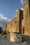 Il castello di Federico II a Lagopesole, una classica escursione da Avigliano in Basilicata. Situata su una roccaforte normanna a quota 820 metri di altitudine, sullo spartiacque fra i fiumi ...