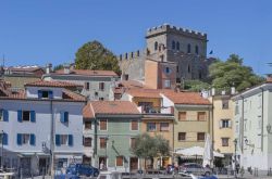 Il castello di Muggia vicino a Trieste, Friuli Venezia Giulia - © Cortyn / Shutterstock.com