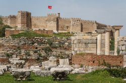 Il castello di Selcuk, Turchia. I resti di questa fortezza parzialmente restaurata risalgono all'epoca bizantina e ottomana.
