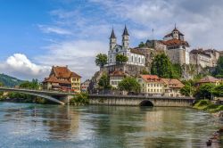 Il castello e borgo di Aarburg in Svizzera. Costruito all'inizio del XII° secolo, questo castello è considerato un bene di importanza nazionale e oggi ospita il centro giovanile.
 ...