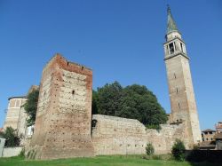 Il Castello scaligero e il campanile di Cologna Veneta - © Ricklen -  CC BY-SA 3.0, Wikipedia