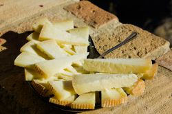 Il celebre formaggio Canestrato, il prodotto tipico di Moliterno in Basilicata