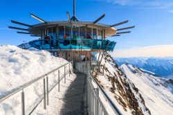 Il celebre ristorante "Mountain Star" sul comprensorio sciistico di Obergurgl, Austria. Si trova a 3 mila metri di altezza: costruito in metallo, legno e vetro, offre un suggestivo ...