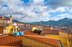 Il centro del villaggio di Tertenia in Sardegna, ex provincia dell'Ogliastra - © JohnKruger / Shutterstock.com