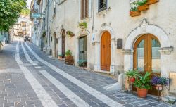 Il centro di Caramanico Terme in un pomeriggio d'estate, Pescara, Abruzzo - © Stefano_Valeri / Shutterstock.com