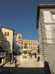 Il centro di Magione e il Monumento ai caduti (Umbria)