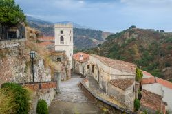 Il centro di Savoca e il campanile della Chiesa Madre - © Nikiforov Alexander / Shutterstock.com