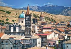 Il centro medievale di Randazzo Sicilia orientale - © Boris Stroujko / Shutterstock.com