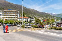 Il centro moderno di Locarno, Canton Ticino in Svizzera. - © elesi / Shutterstock.com