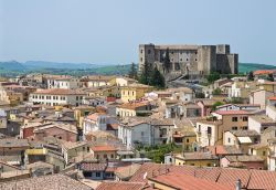 Il centro storico di Melfi e il grande castello normanno della Basilicata