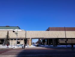 Il Chazen Museum of Art da University Avenue, Madison, Wisconsin. Accoglie opere di artisti famosi come Mirò, Rodin e Vasari - © DavidBautista / Shutterstock.com