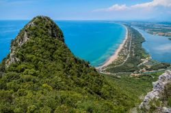 Il Circeo, montagne e spiagge nel Parco Nazionale sulla costa del Lazio, vicino a Sabaudia