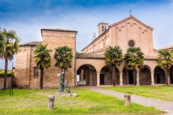 Il complesso della Chiesa dei Cappuccini dedicata a San Francesco, si trova alla periferia nord di Cotignola, provincia di Ravenna (Emilia Romagna).
