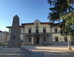 Il Comune di Calenzano in Piazza Vittorio Veneto ...