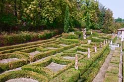 Il curatissimo giardino del parco di Villa Spada a Bologna - © ermess / Shutterstock.com