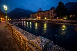 Il fiume Brembo e la città termale di San Pellegrino Terme in provincia di Bergamo