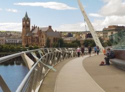 Il fiume Foyle fotografato dal Peace Bridge di Londonderry, irlanda del Nord - © Mick Harper / Shutterstock.com