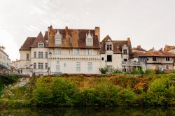 Il fiume Isle e la città di Perigueux, Francia. Corso d'acqua del sud-ovest della Francia, questo affluente della Dordogna, scorre per 255 km prima di sfociare nei pressi di Libourne, ...