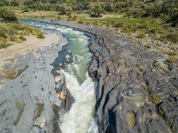 Il fiume Simeto fotografato dal Ponte dei Saraceni una delle attrazioni di Adrano in Sicilia